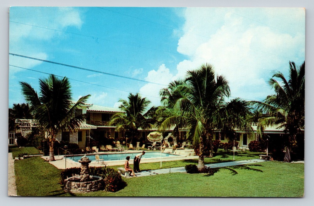c1962 Deerfield Beach Florida Tropic Isle Apartments Pool VINTAGE Postcard