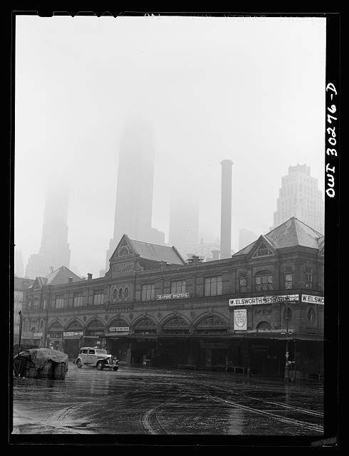 Photo:New York City, foggy morning at Fulton fish market