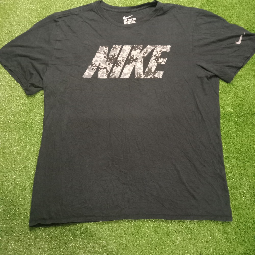The Nike Tee Mens Size Large Black Camo Short Sleeve T Shirt