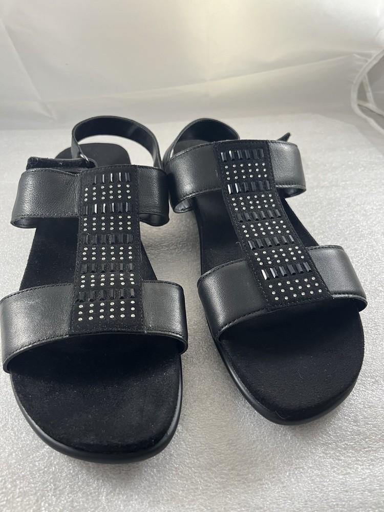 Easy Spirit Women’s Hazel Black Flat Sandals Size 9.5 N
