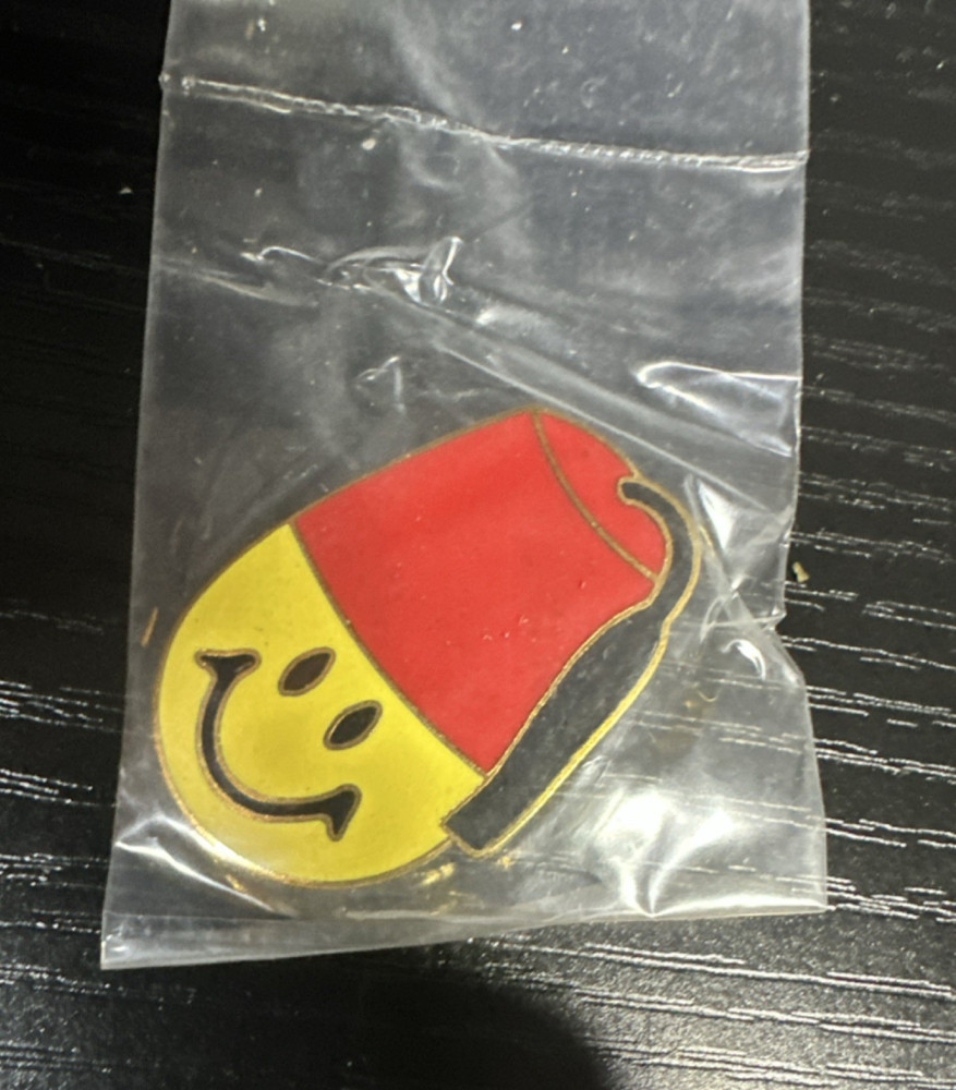 Gold Plated Vintage Freemason Pin Smiley Face Fez Sealed In Pack Shriners Rare