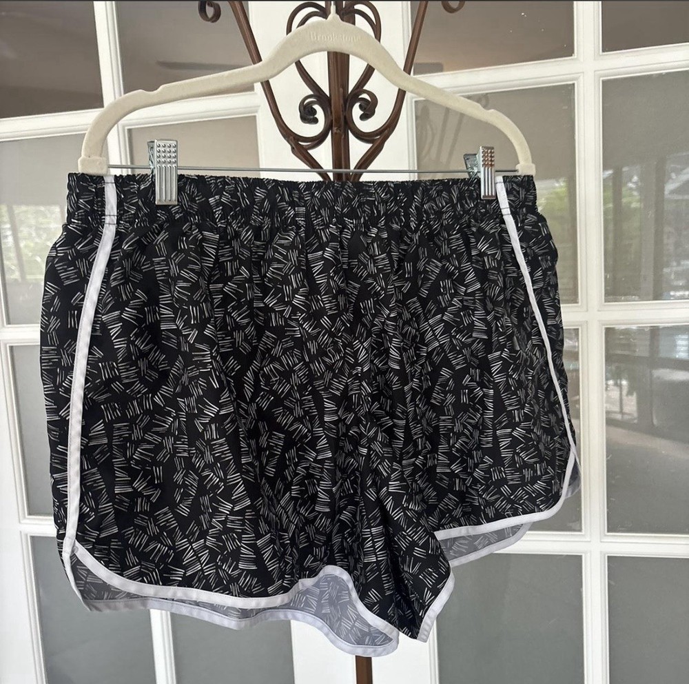 Xersion Women's Athletic Shorts Geometric Black/White XL