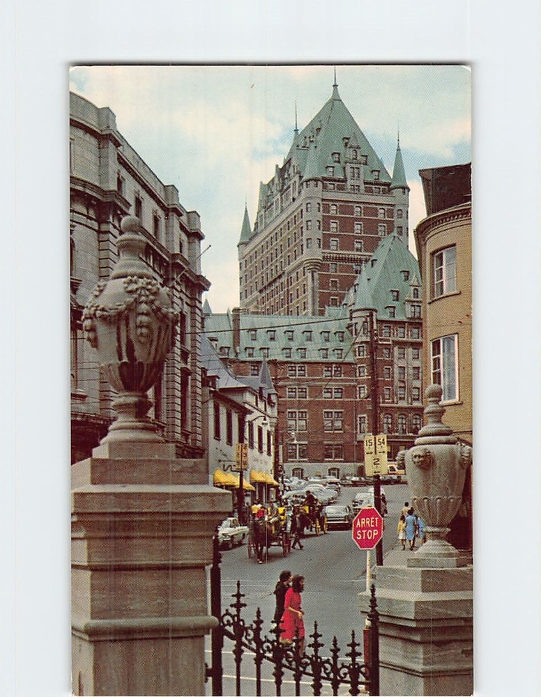 Postcard Le Château Frontenac vue de la rue du Fort Quebec City Canada