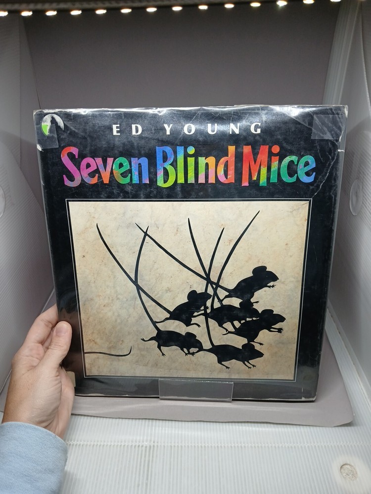 Seven Blind Mice (Caldecott Honor Book) - Hardcover By Young, Ed - GOOD