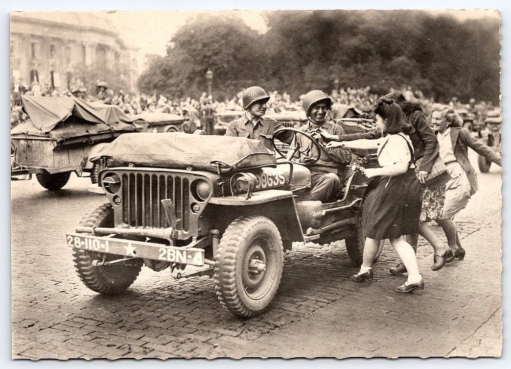 Vintage Real Photo Postcard Ww2 Usa Soldiers Parade Jeep French Girls Paris 1944
