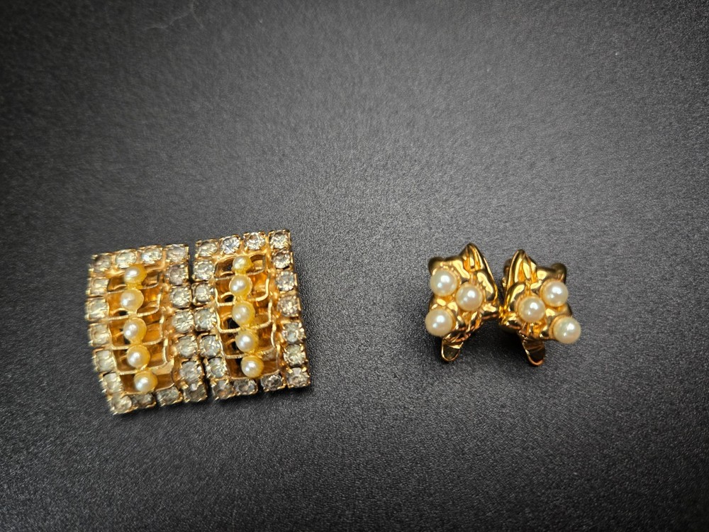 Set Of 2 Pairs of Gold Tone and Pearl Vintage Clip On Earrings