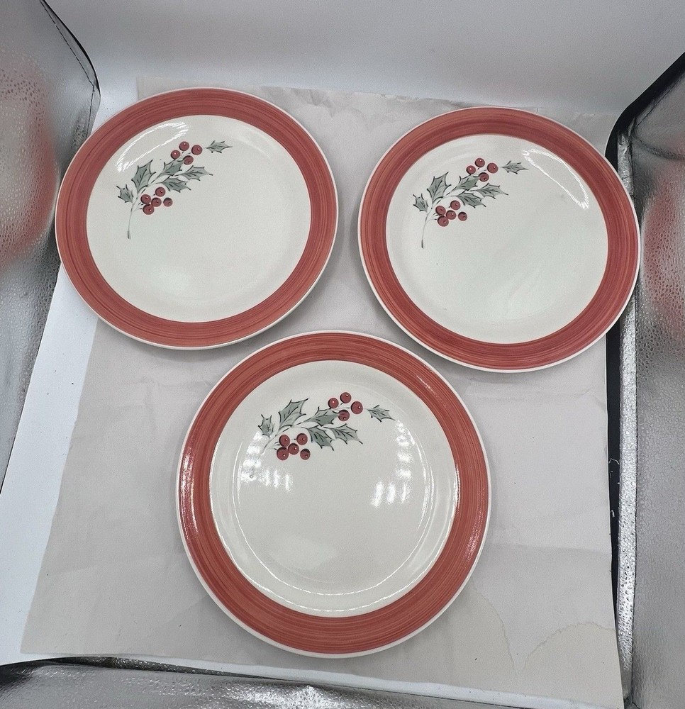 VTG Gibson Everyday Holiday  Accent Christmas Holly Berry Dinner Plates Set Of 3-image