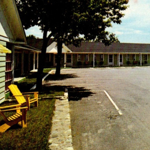 Vintage Postcard Chrome Belmont Motel Skowhegan Maine ME TV Shuffleboard