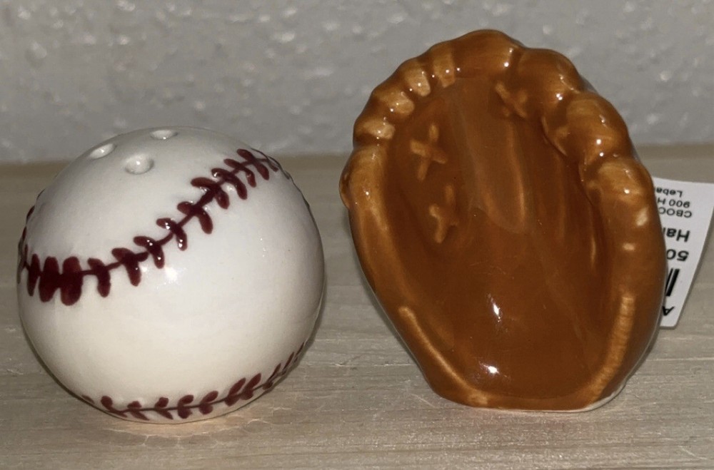 New Cracker Barrel Baseball ⚾️ & Glove Mini Salt And Pepper Shakers NWT Set