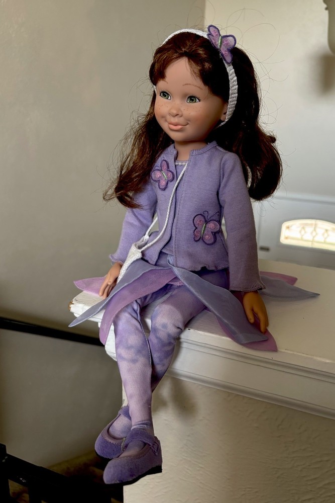 Hopscotch Hill School Hallie Poseable Doll with Outfit American Girl Collection