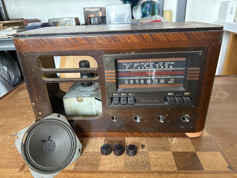 RCA Victor Model X 60 Vacuum Tube Radio for Parts or Restoration