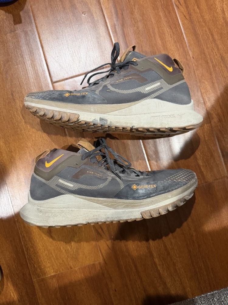 Nike react GoreTex Hiking Shoes Size 11