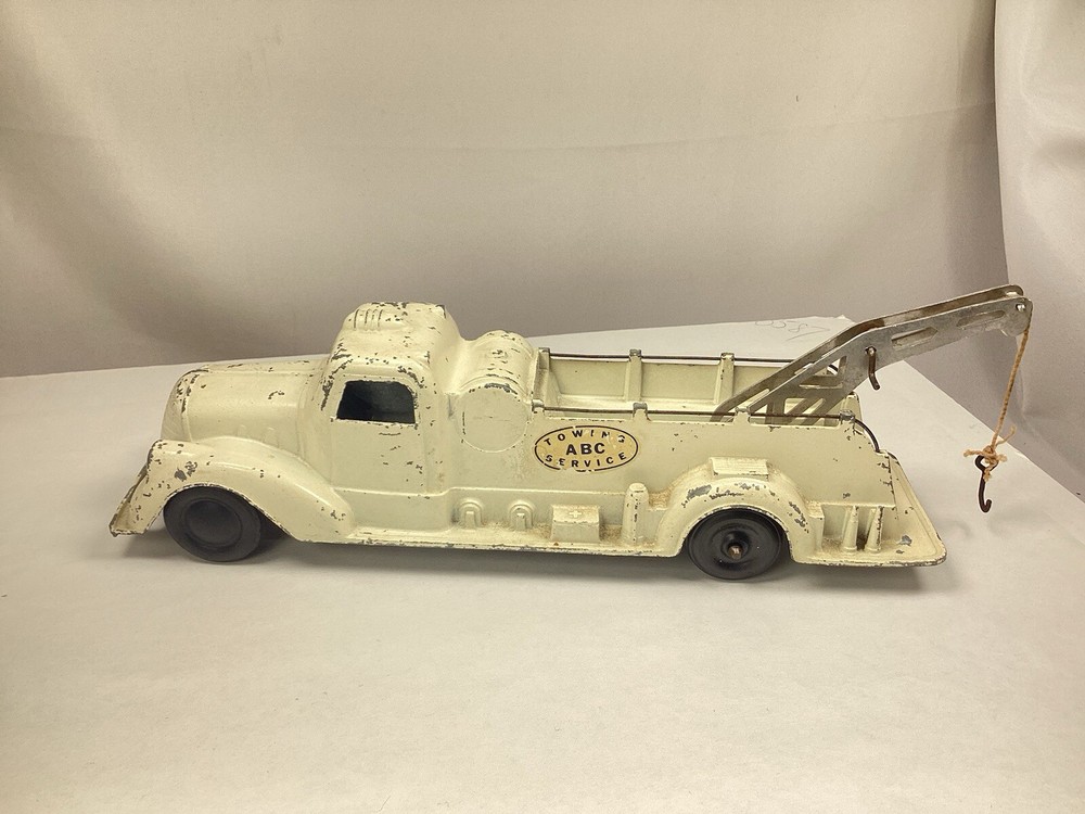1946 Vintage Metal Masters Co Tow Truck 