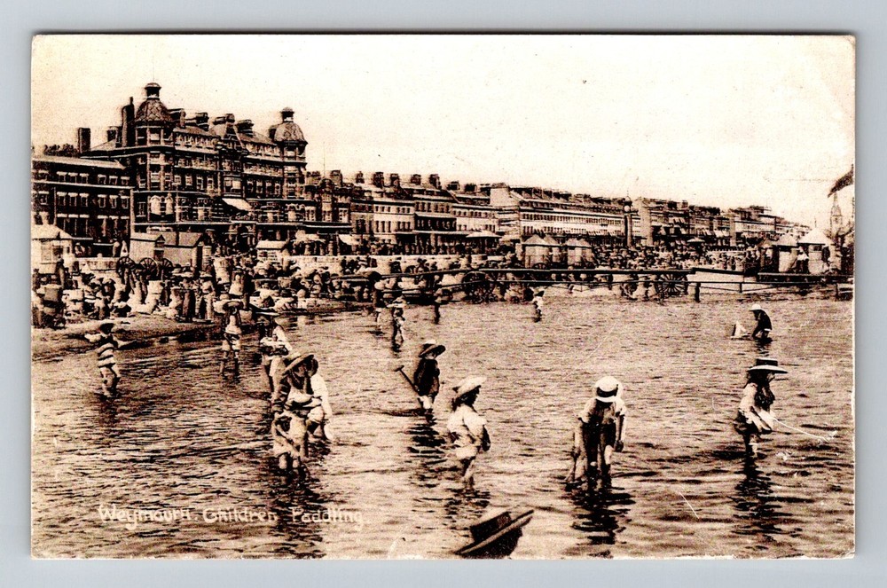 England- Weymouth Bay & Beach Children Paddling Old Postal View Vintage Postcard