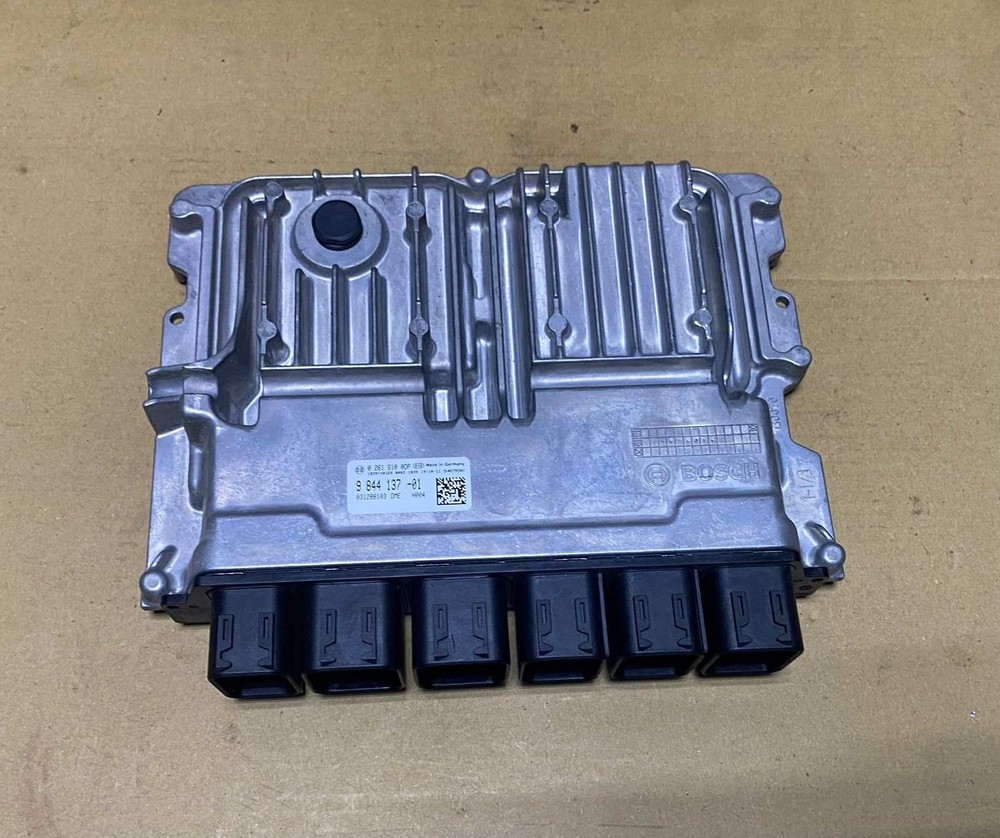 BOSCH BMW Engine Control Unit 9844137