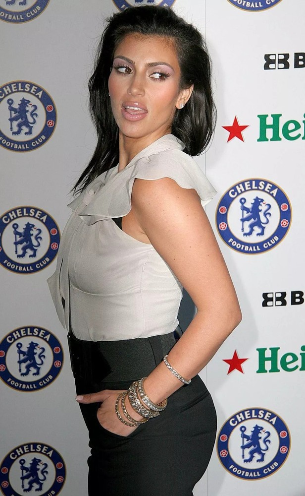 Kim Kardashian Posing Aside 4x6 Picture Celebrity Print