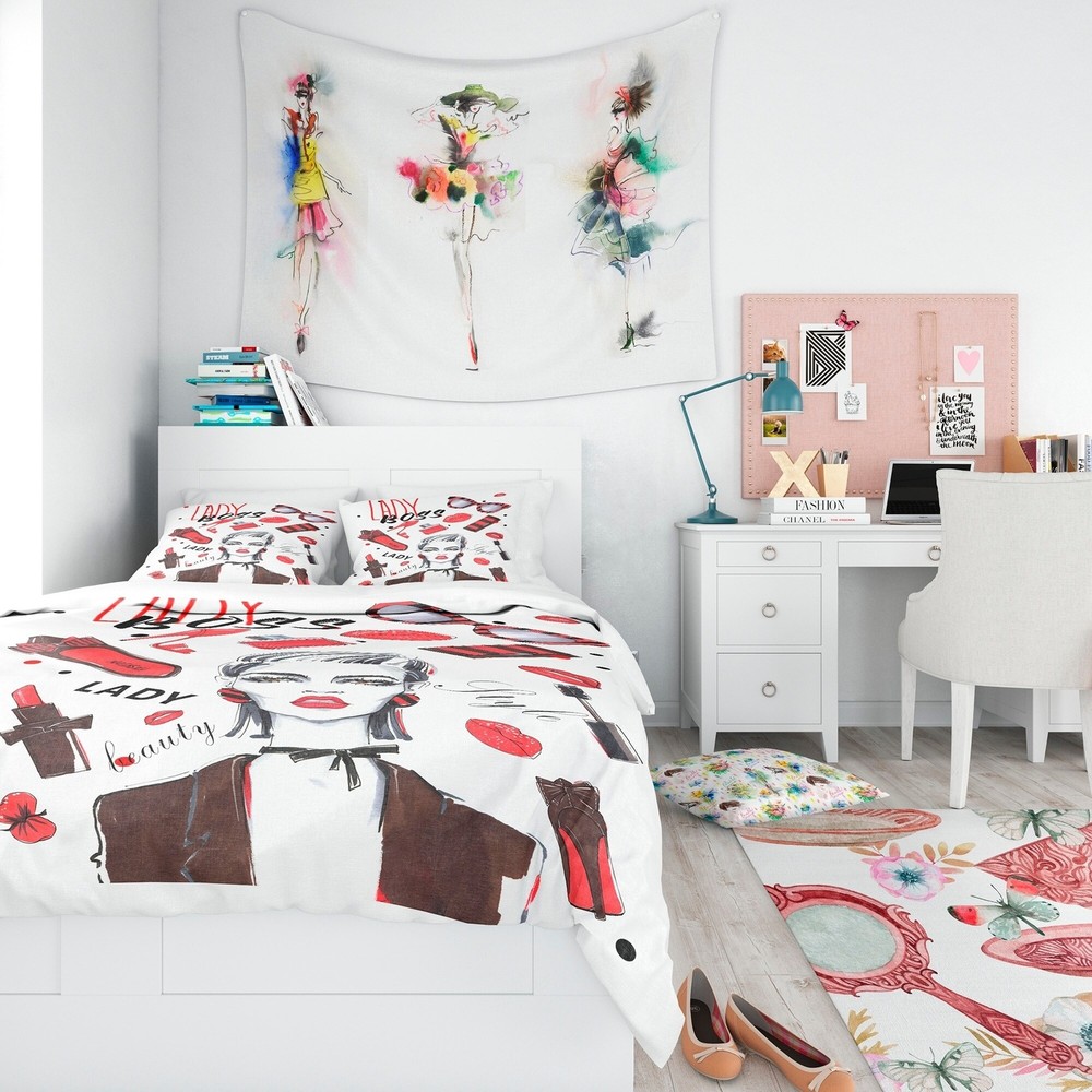 Designart 'Fashionable Girl with kits' Glamour Bedding Set -