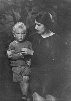 Photo:Emmett, Robert, Mrs., and child, portrait photograph