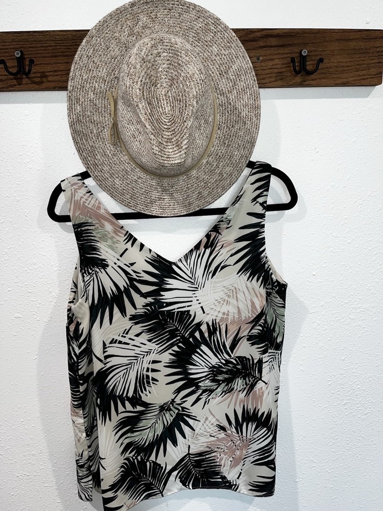 Women's Sleeveless beachy top white tropical print Size Medium