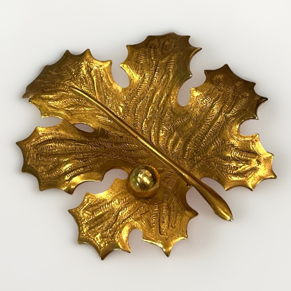 Vintage Signed GIOVANNI Gold Tone Leaf Brooch Pin