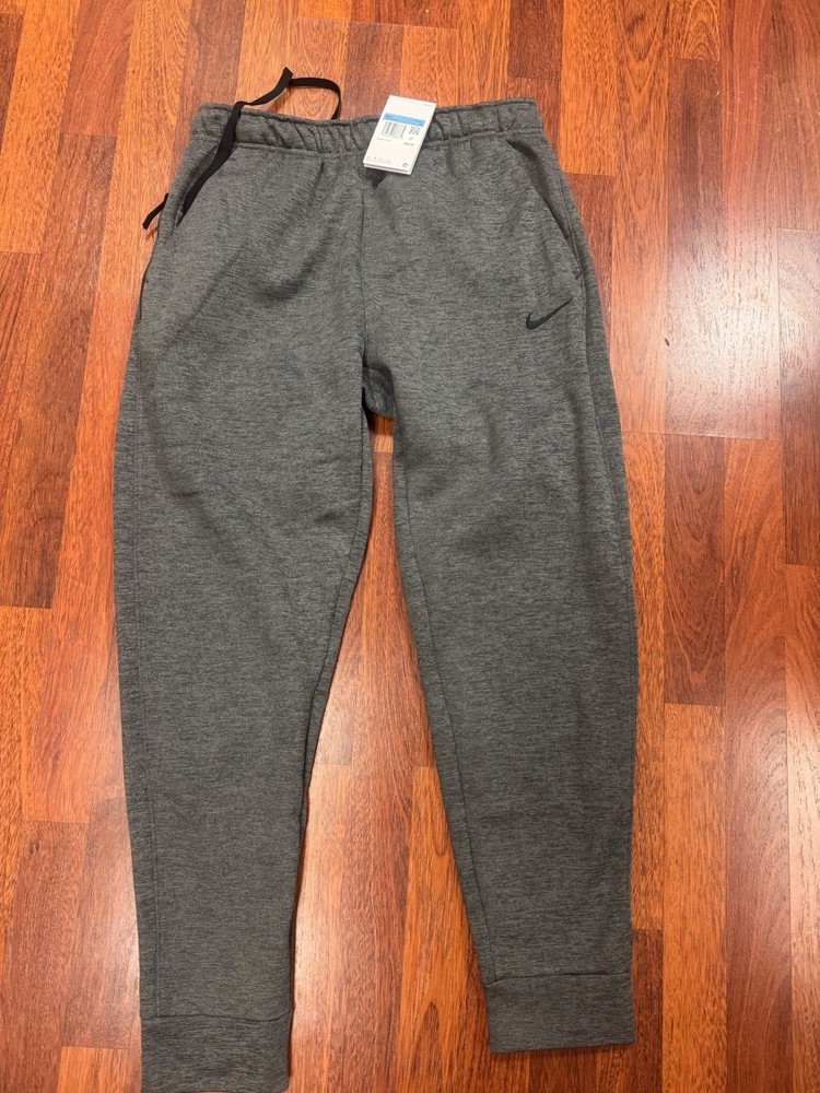Nike Men’s Therma Fit standard Fit Training Sweatpants Size medium- NWT
