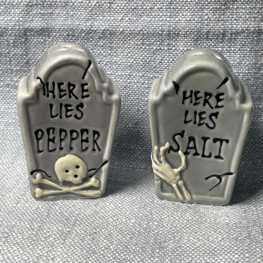 Cracker Barrel Stoneware Spooky Tombstone Salt and Pepper Shakers NWT Halloween*