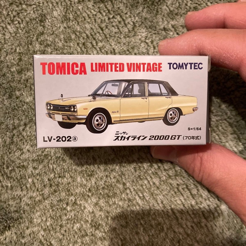 Takara Tomy Tomica Limited Vintage Nissan Skyline 2000GT 1/64 LV-202a