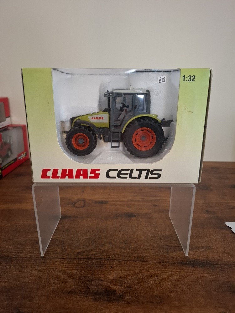 Universal Hobbies Claas Celtis 446 tractor boxed 1:32 diecast
