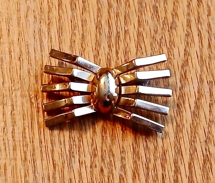 Monet Modernist Vintage 10 Leg Spider Brooch Pin Gold tone Chunky Halloween