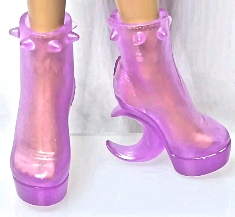 Monster High Eeekend Getaway Clawdeen Wolf Doll Purple Crescent Moon Boots Shoes