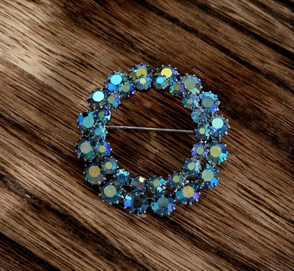 Vintage Mid-Century Blue Peacock Aurora Borealis Rhinestone Wreath Brooch