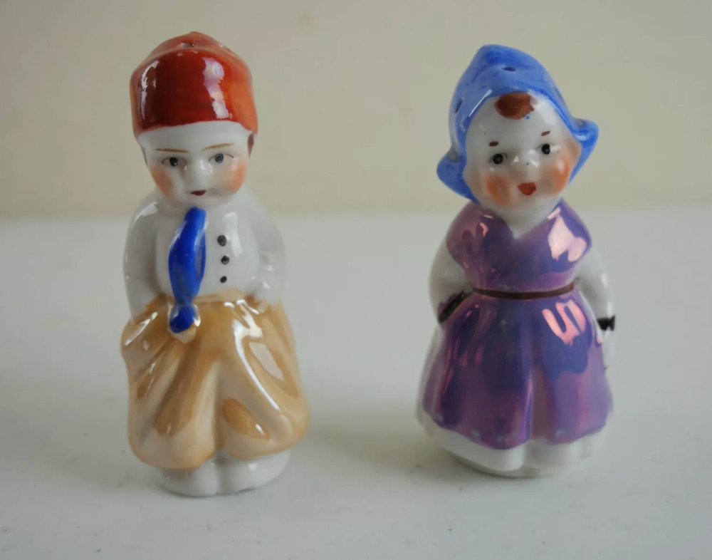 Vintage Dutch Boy & Girl Hand Painted Porcelain Salt & Pepper Shakers Mint