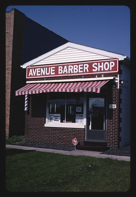 Photo:Springfield Illinois 2000s Avenue Barber Shop storefront sign