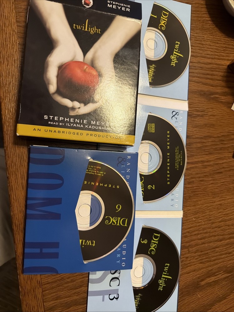 Twilight Audiobook Cds by Stephenie Meyer (2005) Unabridged