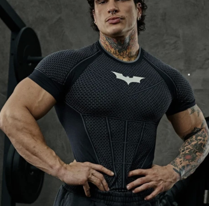 AUTHENTIC YOUNGLA Batman Men’s Compression T-Shirt Size Large (Black)