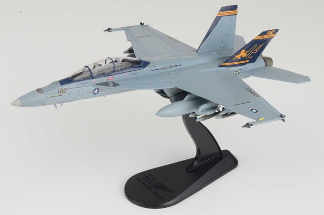 Hobby Master 1/72 F/A-18F Super Hornet Airplane USN VFA-32 Fighting Swordsmen