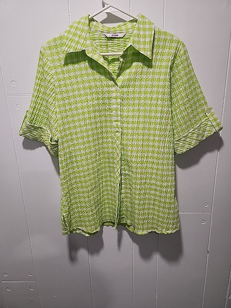 Alia Green And White Button Up Collared Shirt Shirt Sleeve Womens Medium