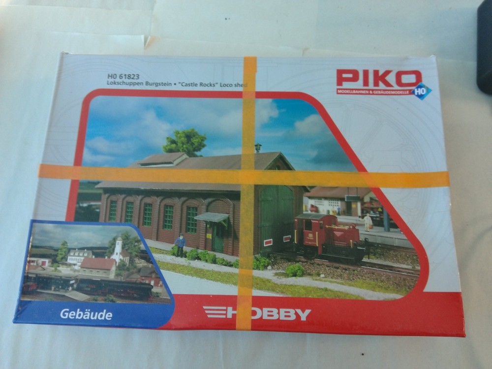 Piko 61823 HO Scale Castle Rocks Loco Shed