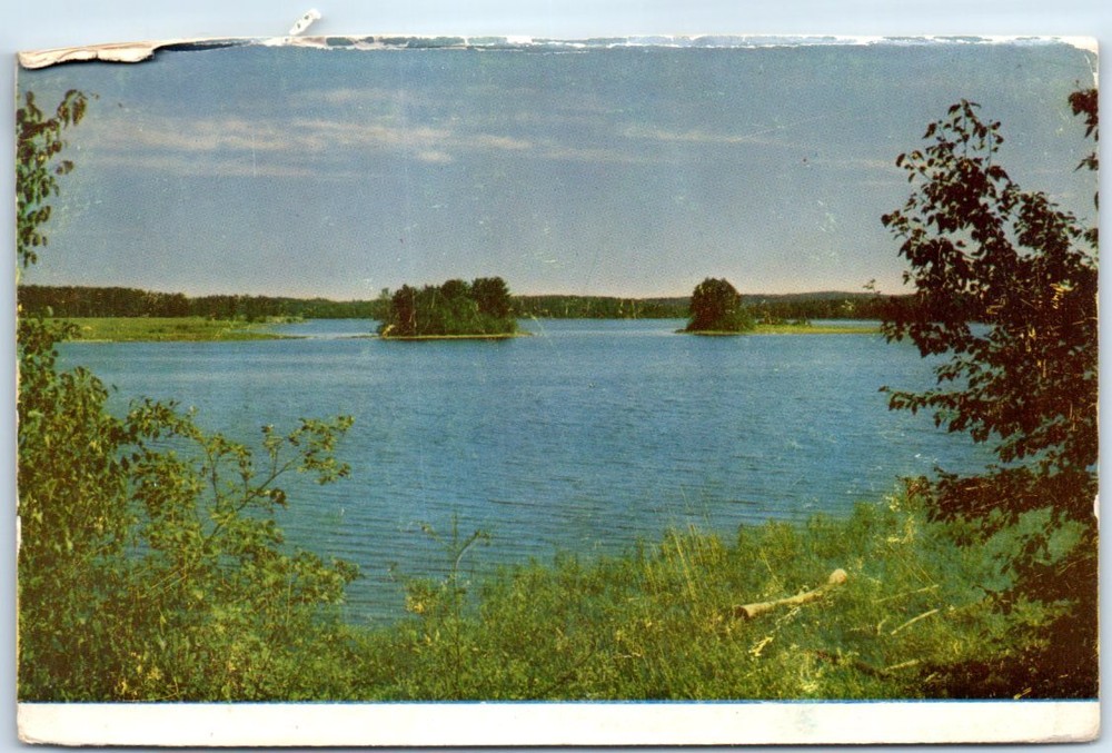 Postcard - Island Dotted Lakes - Greeting Card - USA, North America