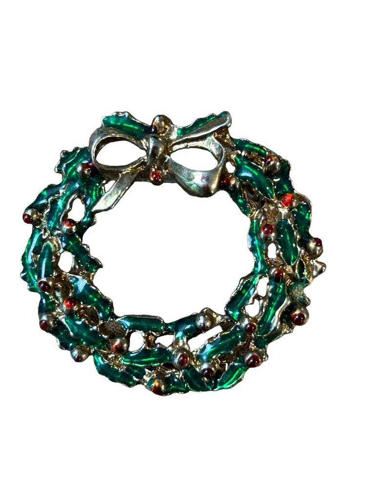 Vintage Christmas Wreath Gold Tone Red Green Pin Brooch Holidays