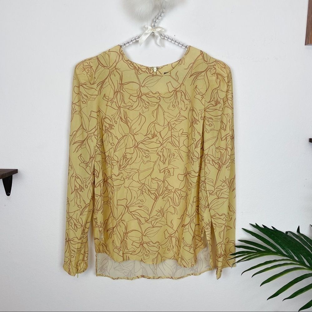 PREOWNED - Honey Punch Mustard Floral Zip Back Long Sleeve Top Women Size M