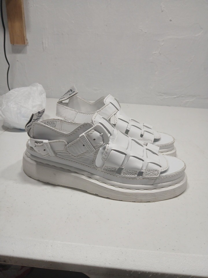 Dr. Martens 8092 Mono Leather Fisherman Sandals WOMANS SZ 8