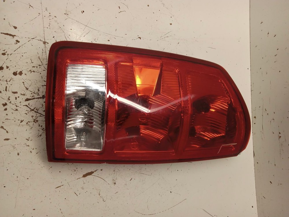 02-06 Dodge 1500 Pickup Driver Left Tail Light 1336102 Replacement
