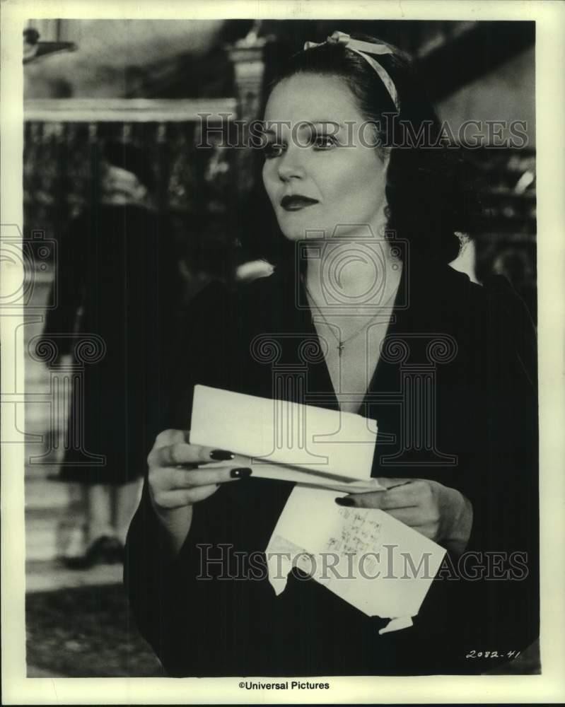 1977 Press Photo Valerie Perrine stars in the movie 