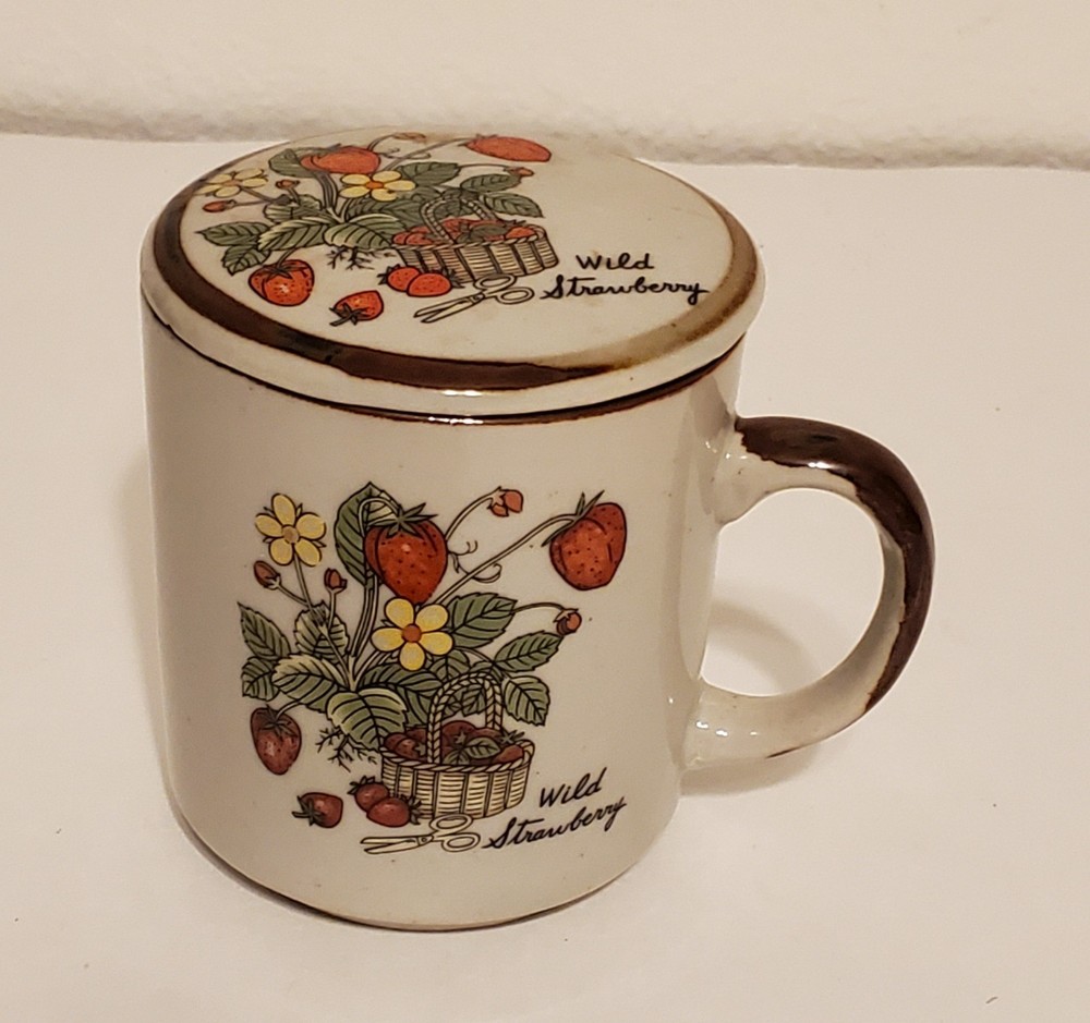Vintage Wild Strawberry Lidded Mug Ceramic Tea Coffee Cup Cottagecore