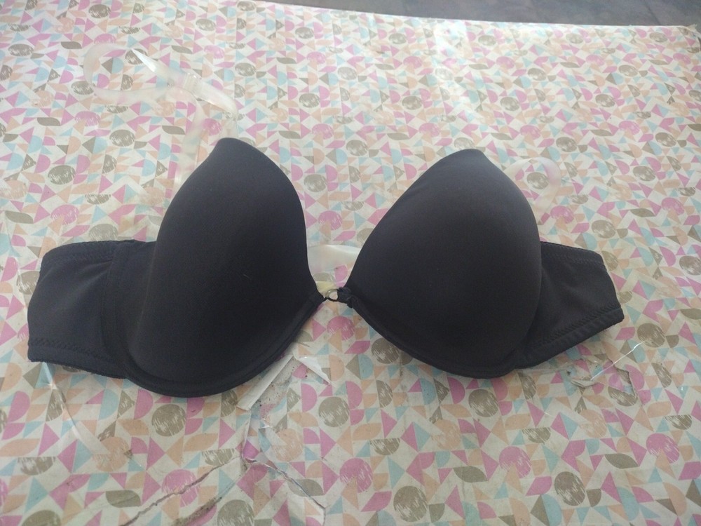 Women's Bra Black Fashion Forms Brand Size 34B Underwire.