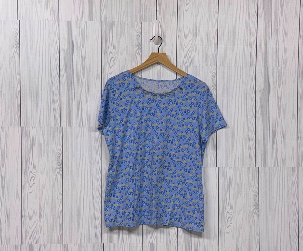 Kim Rogers t shirt womens size medium floral blue patterned short sleeve