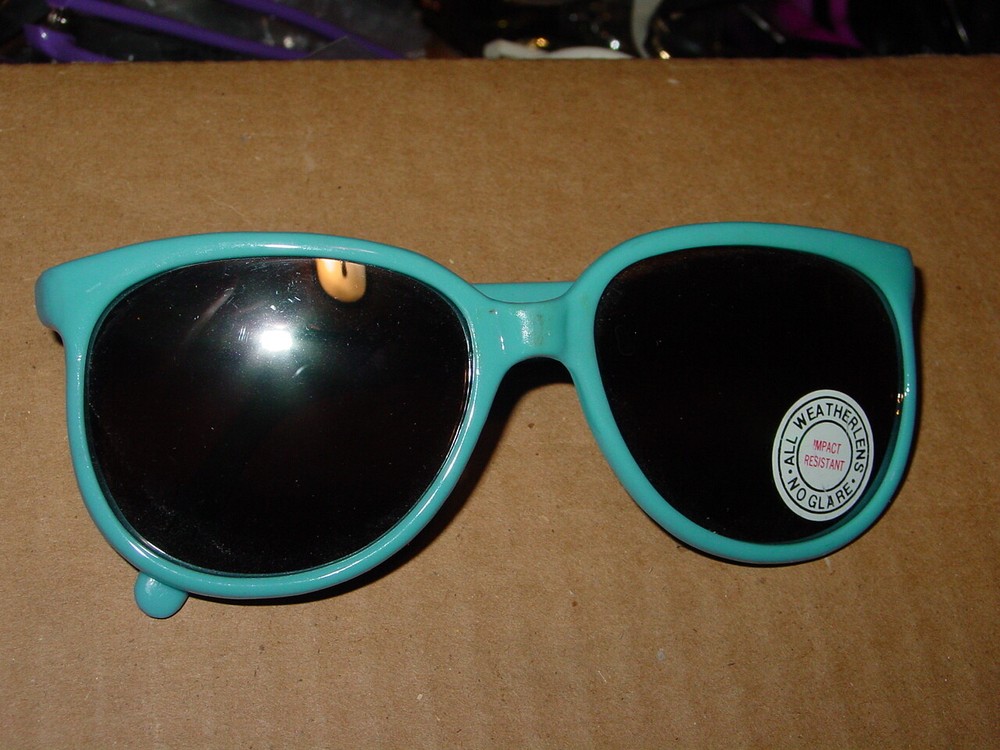 1980s Vintage Retro New Wave Sunglasses Plastic Frame Summer Groove B-2  