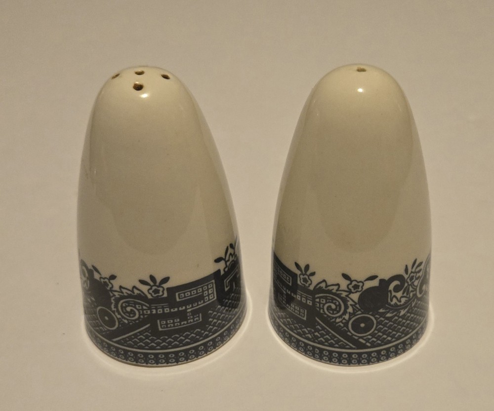 Vintage Churchill China Blue Willow Salt & Pepper Set Georgian Shape