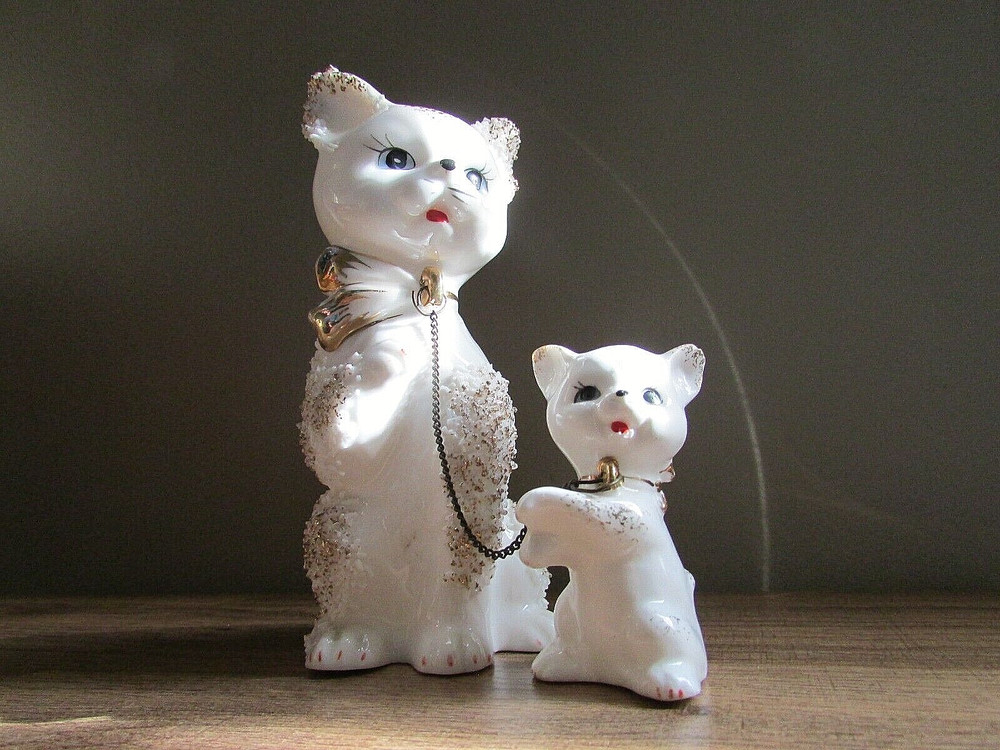 VINTAGE BRADLEY CERAMIC spaghetti cat/kitten on Chain FIGURINES JAPAN